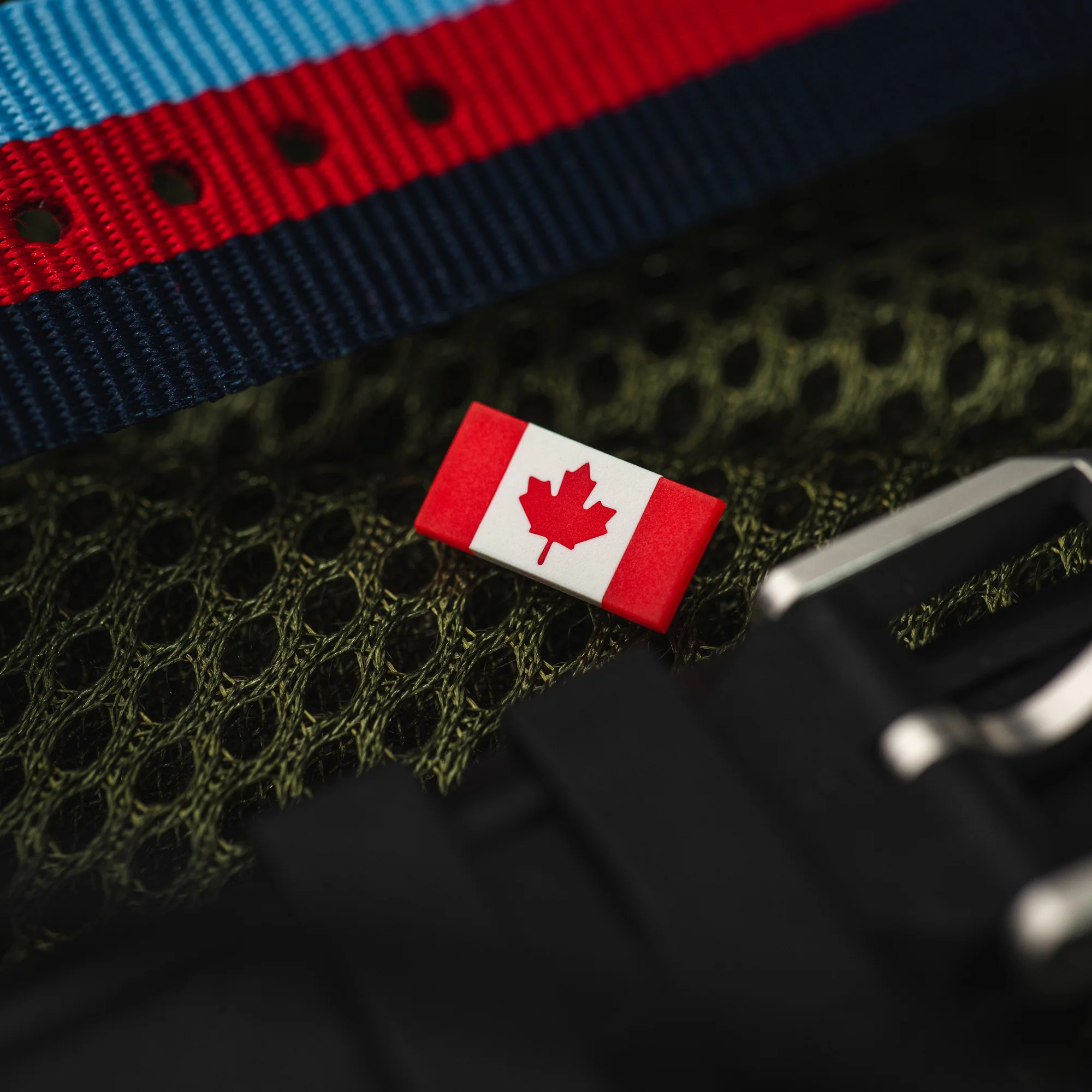 Official Government of Canada Issue Flag Lapel Pin - Image 9