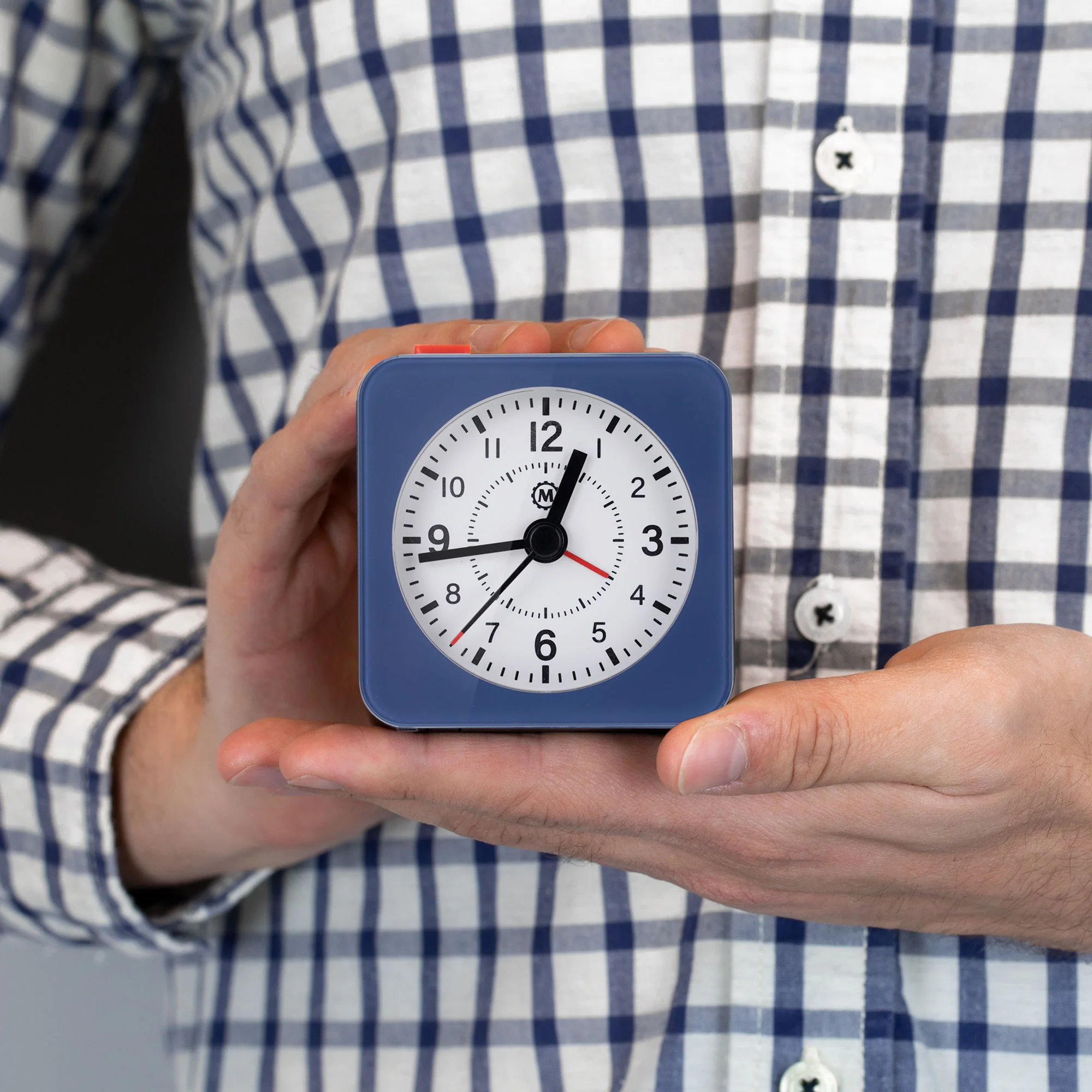 Mini Non-Ticking Analog Alarm Clock with Auto Backlight and Snooze Function - Image 22