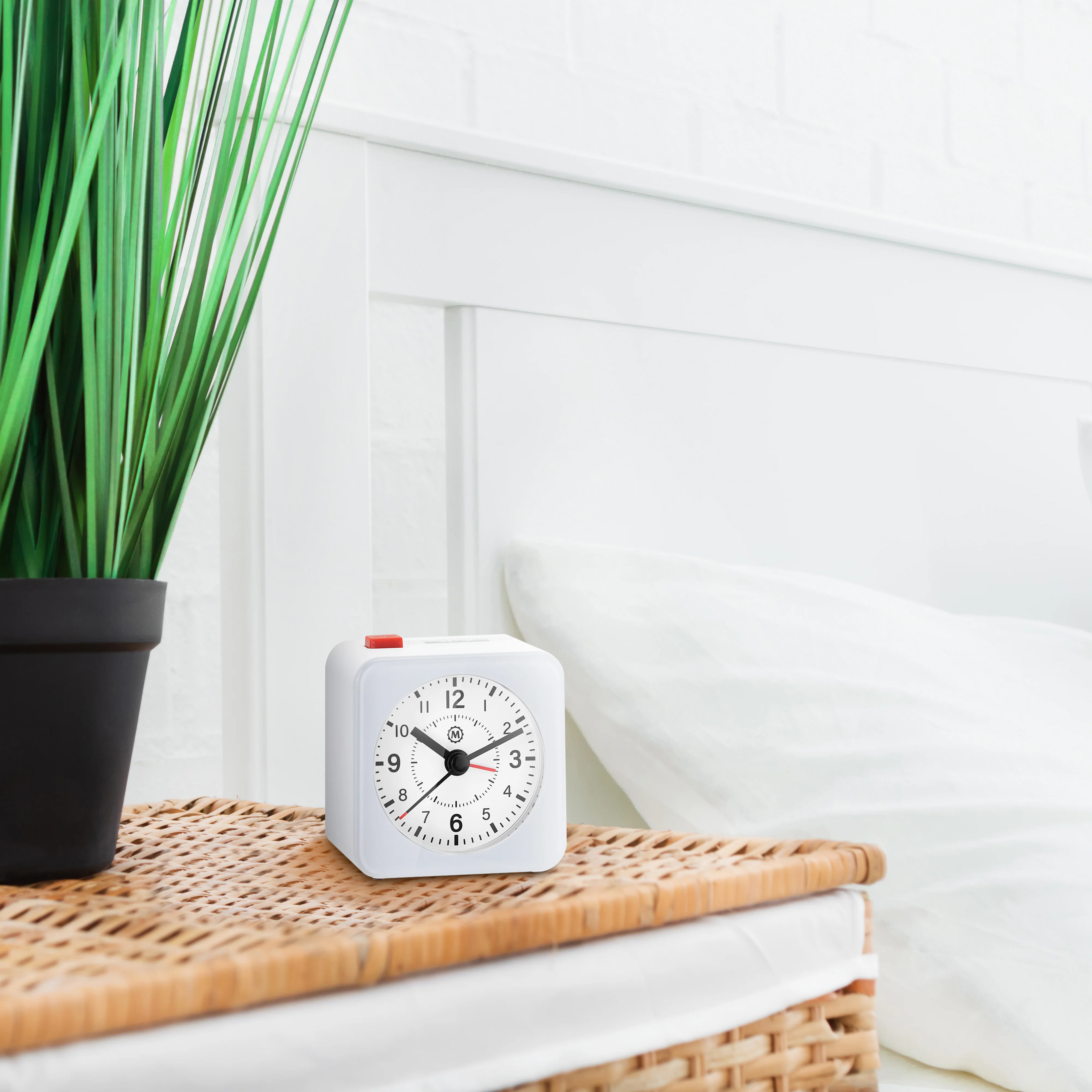 Mini Non-Ticking Analog Alarm Clock with Auto Backlight and Snooze Function - Image 27
